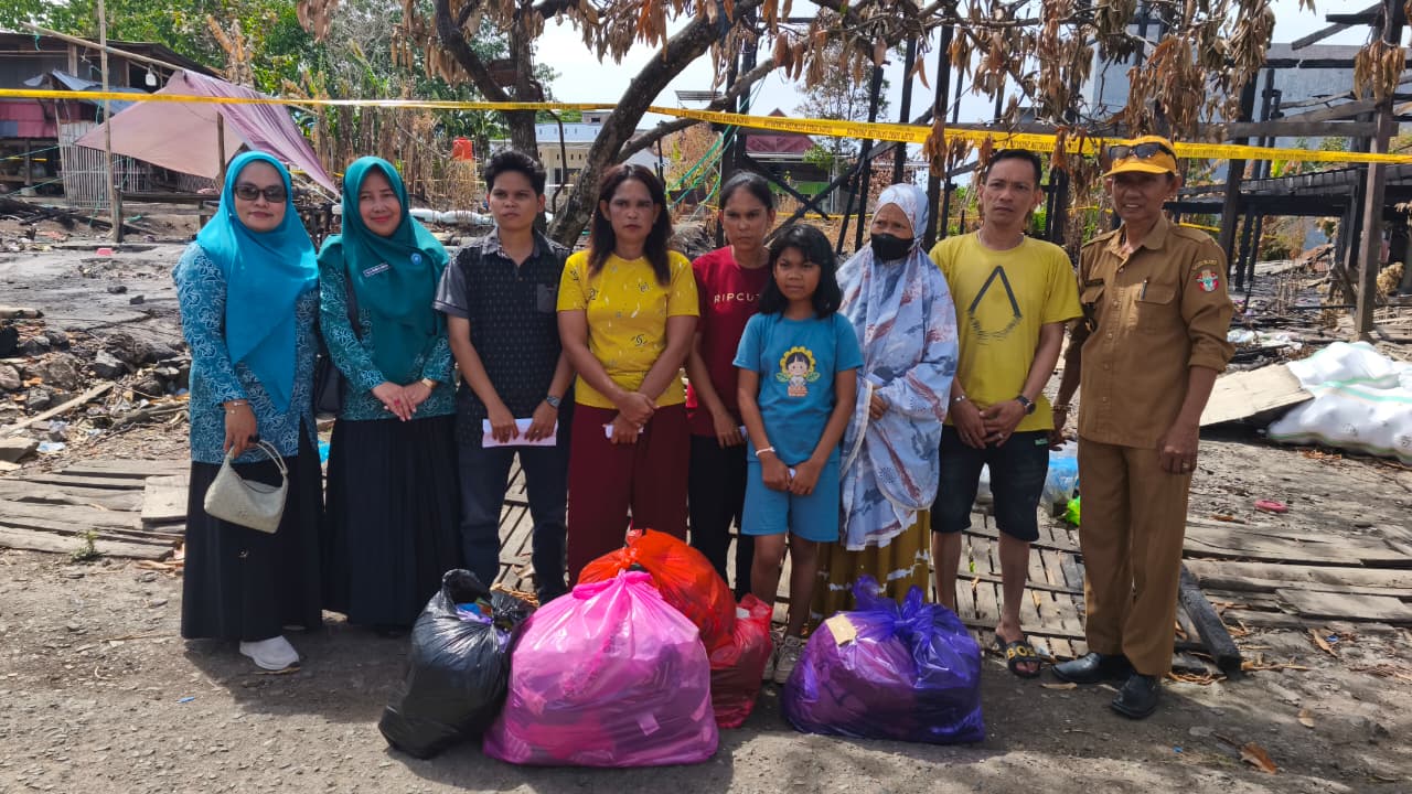 PEDULI KORBAN KEBAKARAN DI DESA PAKKANNA KECAMATAN TANASITOLO KABUPATEN WAJO