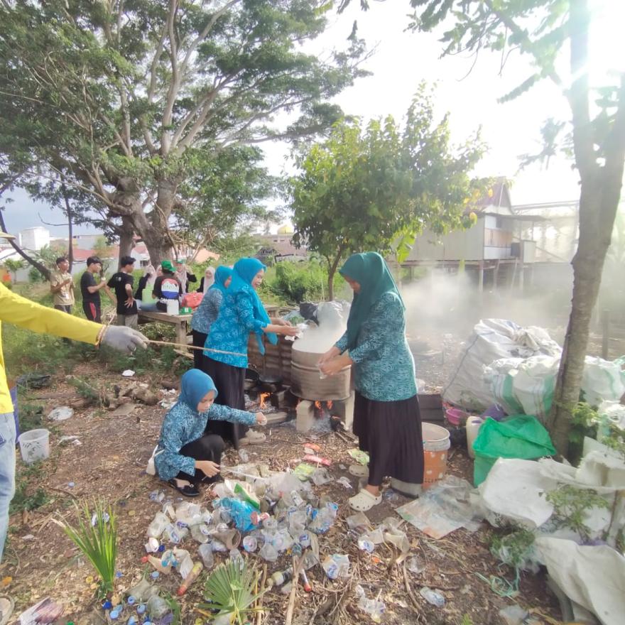 PEMANFAATAN LIMBAH PLASTIK MENJADI PAVING BLOK